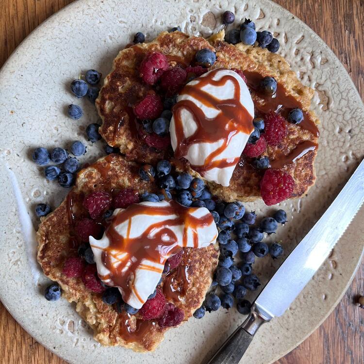 Pancakes mit Ziegenfrischkäse und Blaubeeren