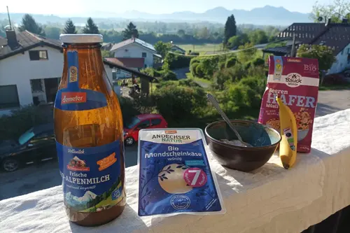Demeter Produkte mit Alpenhintergrund 